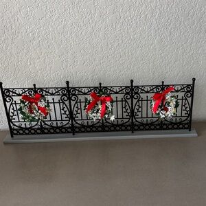 Traditions by Byers’ Choice Christmas Decorative Fence w/ Wreaths – NIB
